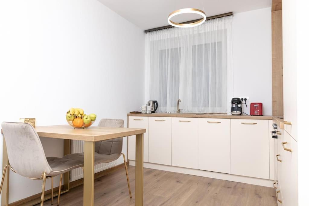 Enescu 3 City Center Flat Timisoara Esterno foto